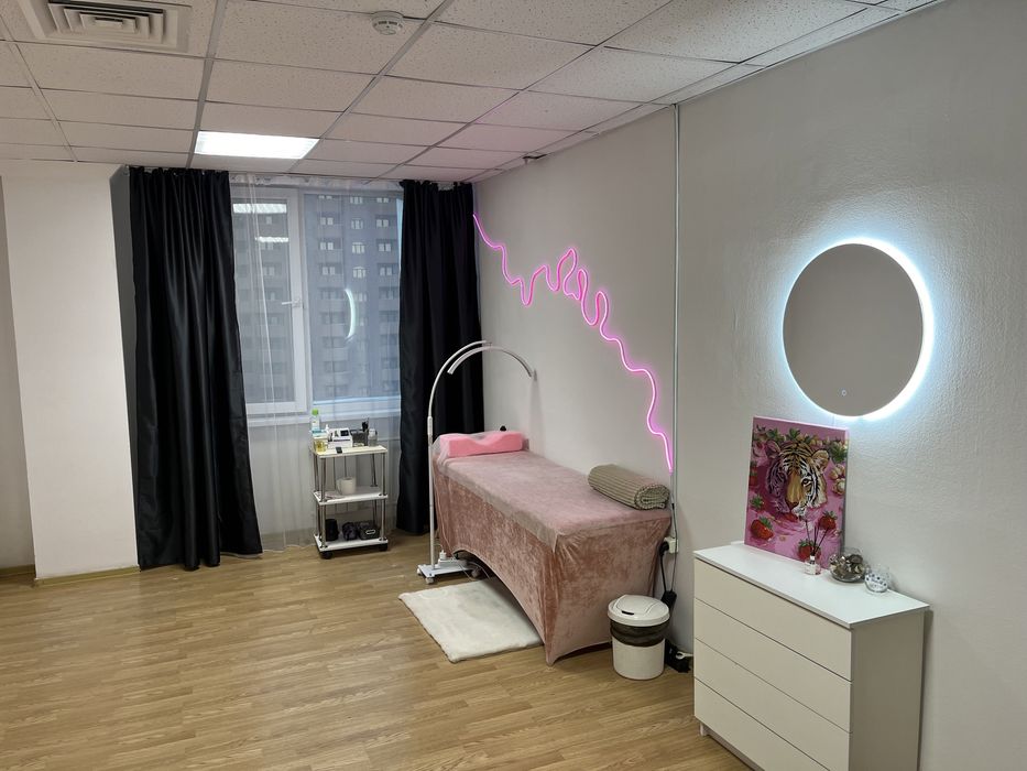 Ищу напарницу в кабинет со своим оборудованием