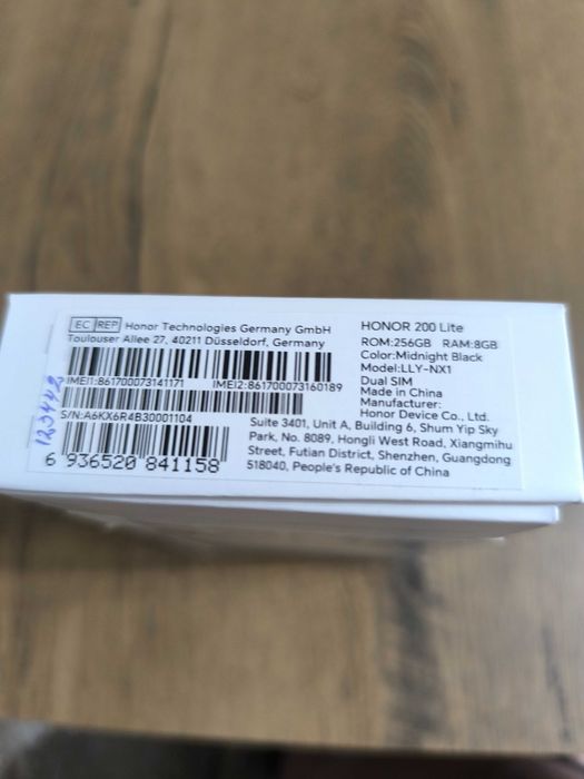 Телефон Honor 200 lite
