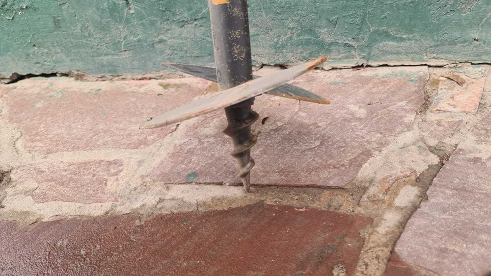 Садовый бур Fiskars QuikDrill.