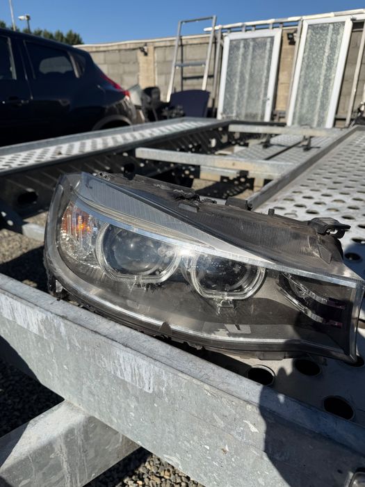 Far deeapta xenon bmw seria 3 gt f34 cu urechi rupte