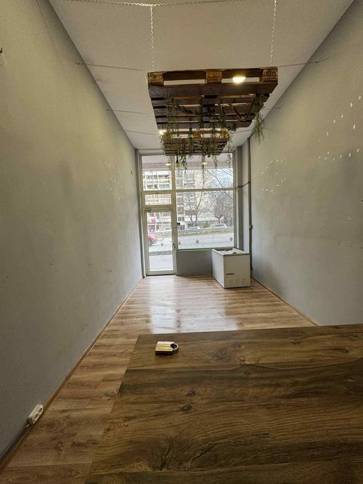 Дава се под наем Магазин в София, Център - 55 кв.м за 598.23 € - Снимка #2