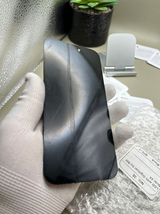 Оригинален дисплей за iPhone 14 PRO и 14 PRO MAX, със забележка!