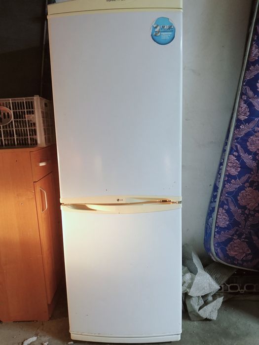 Продам холодильник