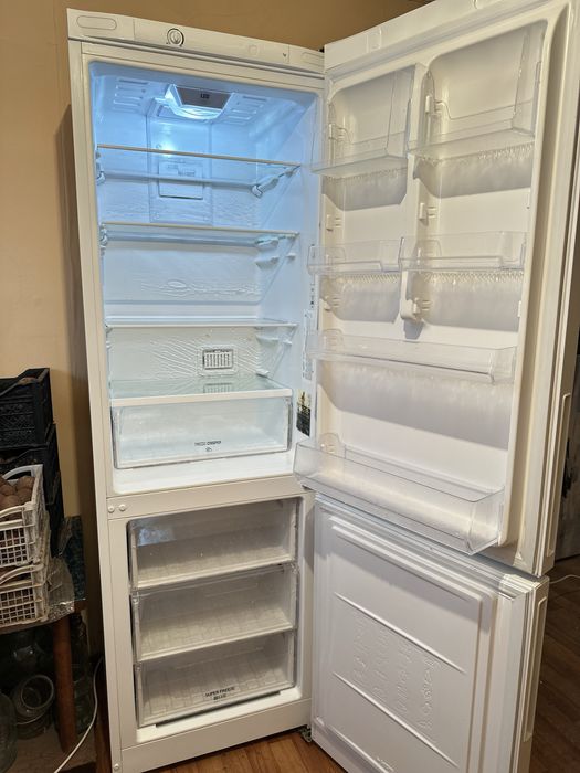 Холодильник Аriston no frost