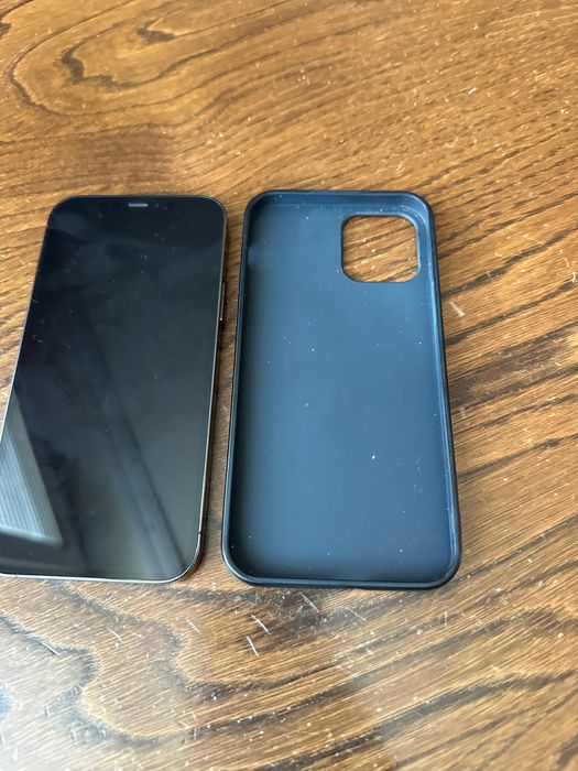 Продавам Iphone 12 pro