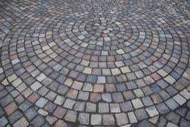 Pavaj Piatră Cubică cu Transport și Montaj Profesional