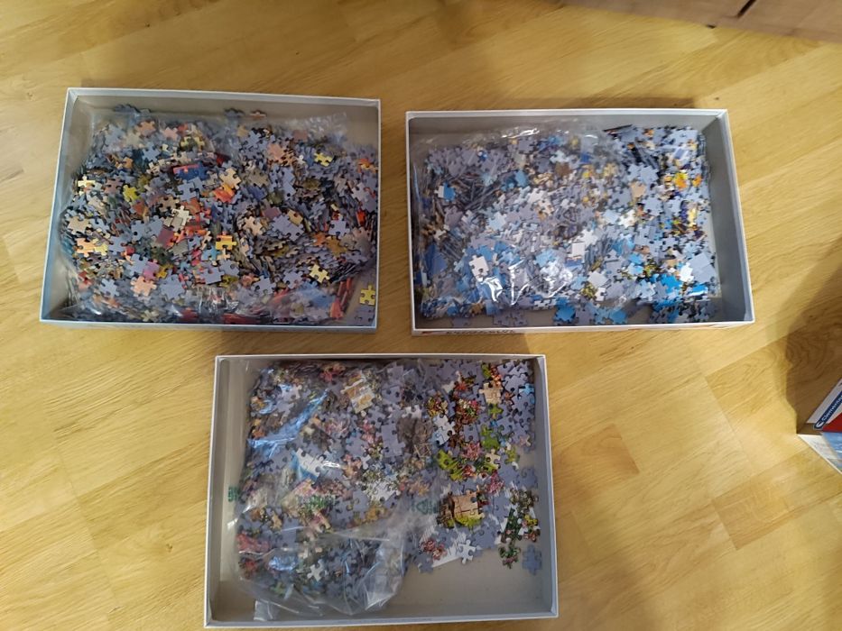 Vând 3  puzzle (1 Trefl și 2 Clementoni))