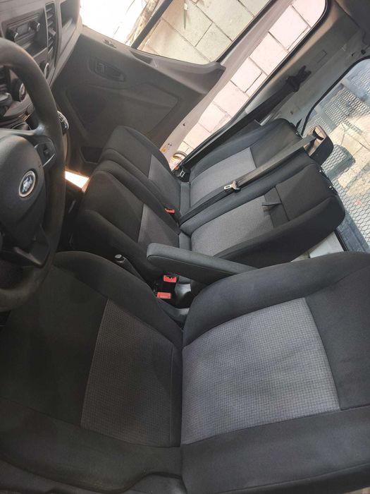 Vând Ford Transit 2019 – Autoutilitară cu Obloane Rabatabile