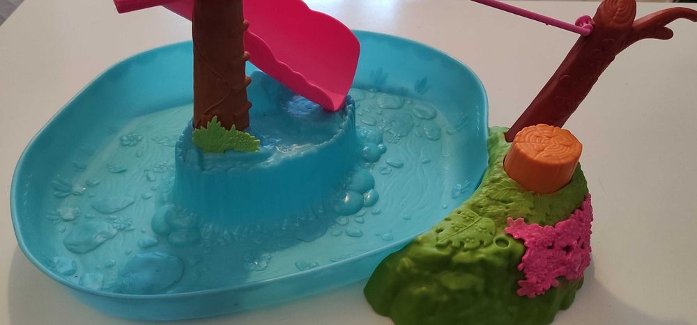 Barbie and Chelsea The Lost Birthday Pool Surprise Playset