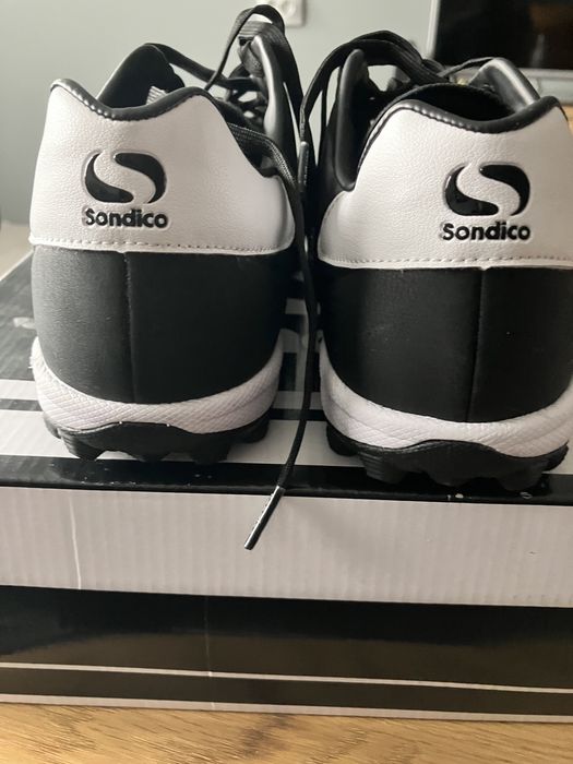 Футболни стоножки Sondico