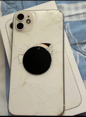 Vand iPhone 11, Alb , 128 Gb , la cutie !