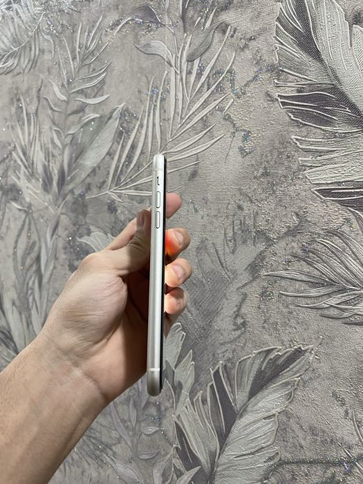 Продам iPhone 11 64gb в идеальном состоянии