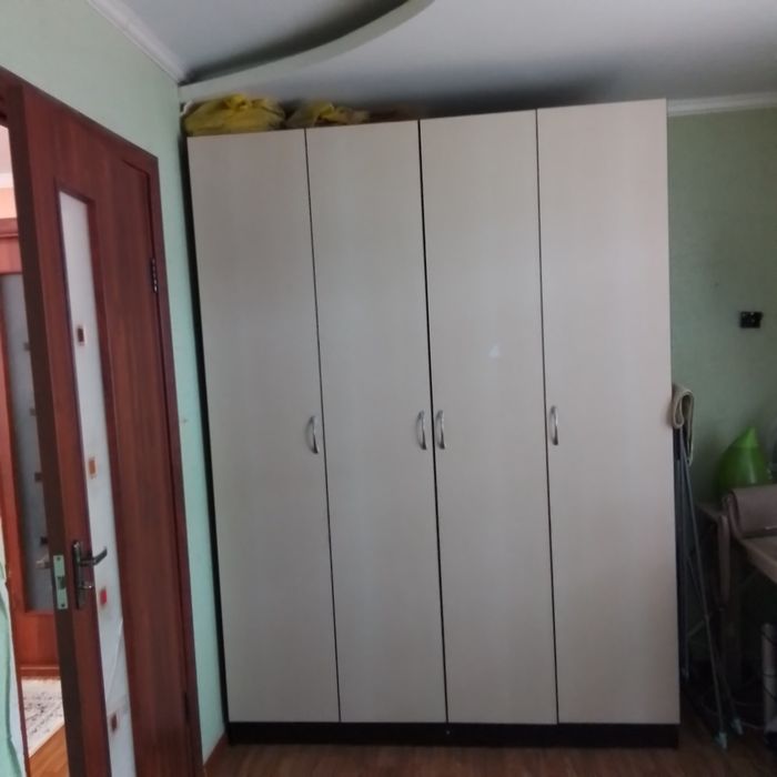 Шкаф плательный.