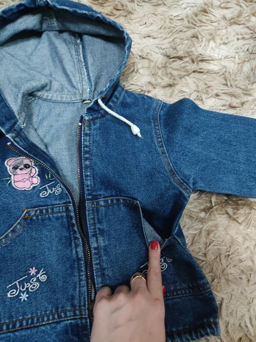 Продам джинсовую курточку на девочку