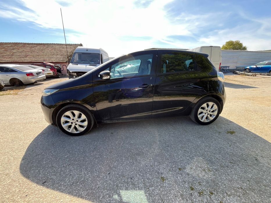 На части или цяло Renault Zoe 41 kwh 2014г дясна дирекция внос от Англия платено мито.