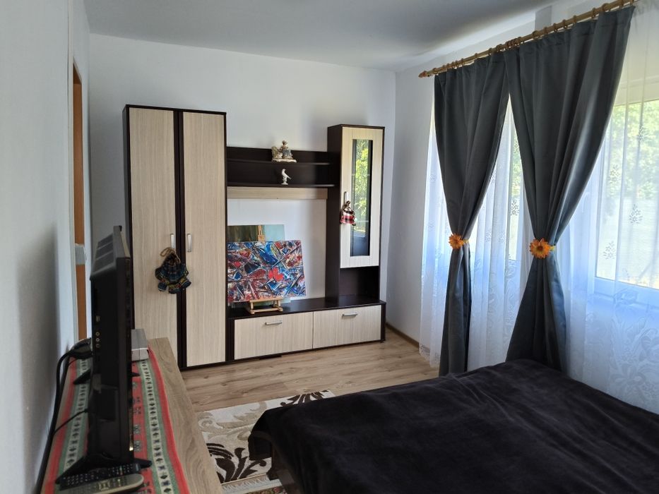 Vând casă cu teren în sat Bănița, jud. Hunedoara