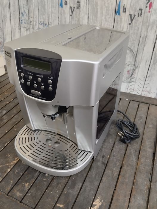 Продавам Delonghi Magnifica cappuccino