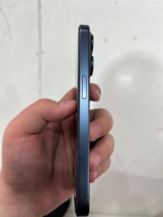 IPhone 15 pro Blue titan