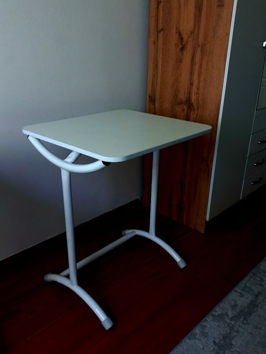 Парта с креслом.