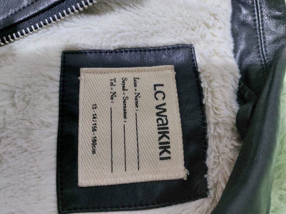 Кожная куртка на девочку