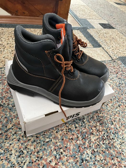 Спецботинки летние и зимние