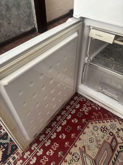 продаю холодиьник на запчасти