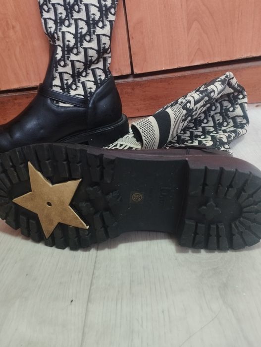 Продам женские сапоги 3000