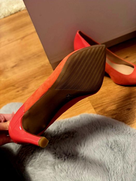 Pantofi noi mărimea 39