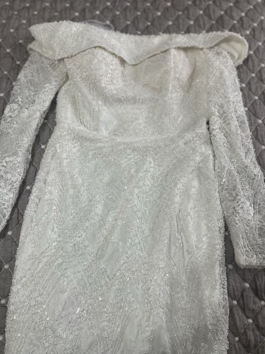 Бяла официална рокля