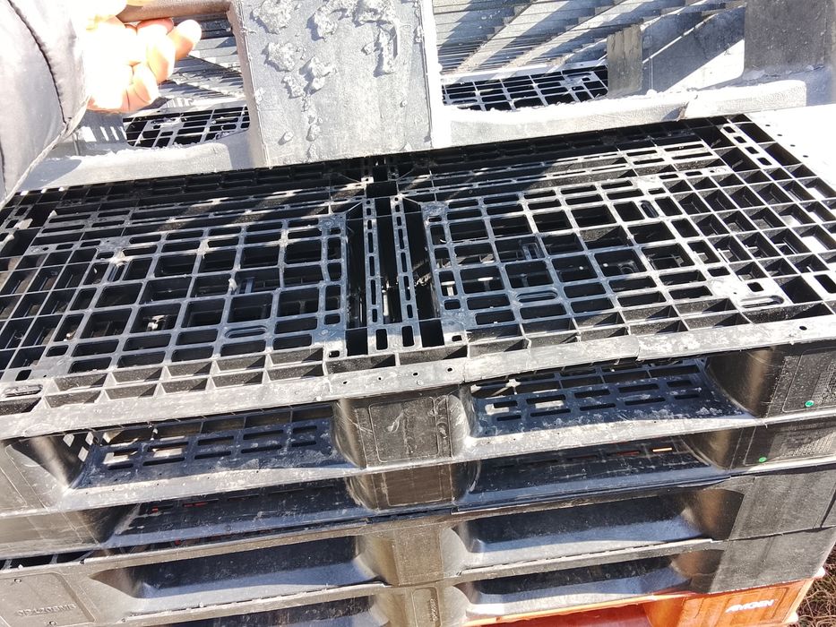 Продам пластмассовые поддоны