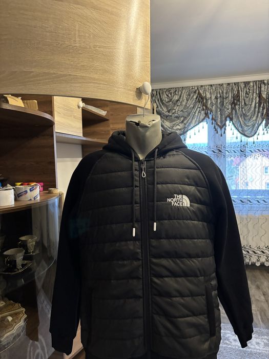 Vând hanorac de barbați