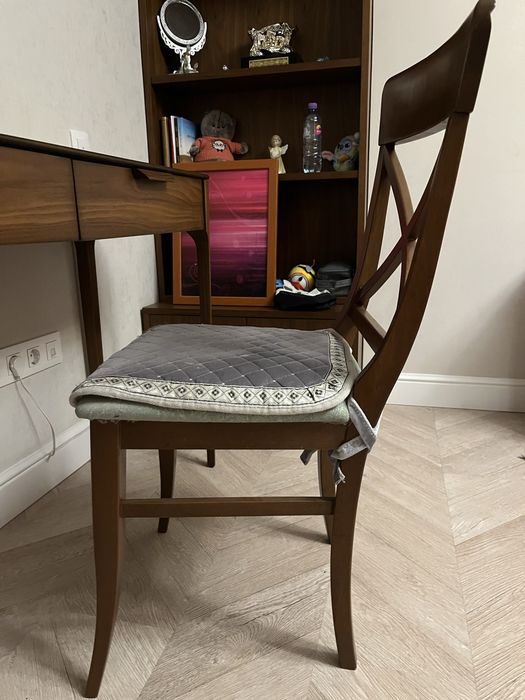 Стулья из кавказского бука с мягким сиденьем и удобной спинкой  5штук