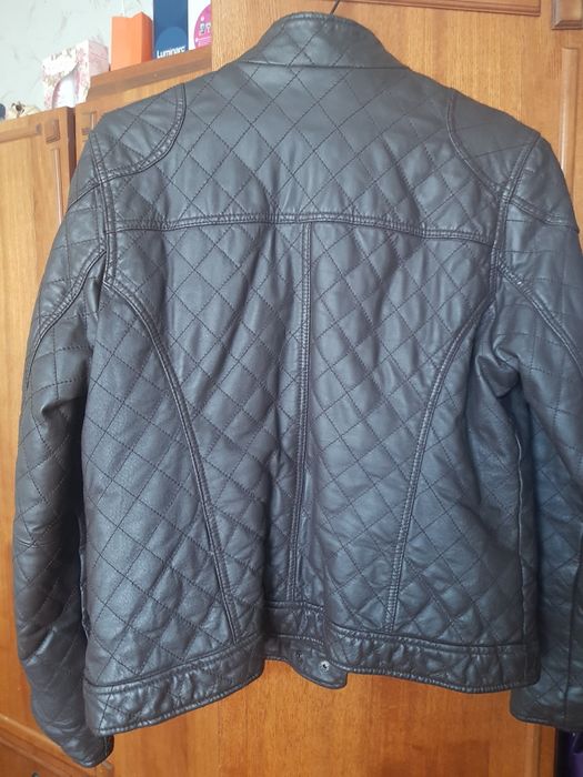 Продам кожаную  куртку.