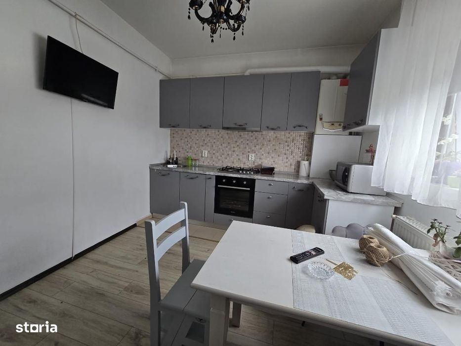 De vanzare Apartament 3 camere, zona Arex Bloc Nou.