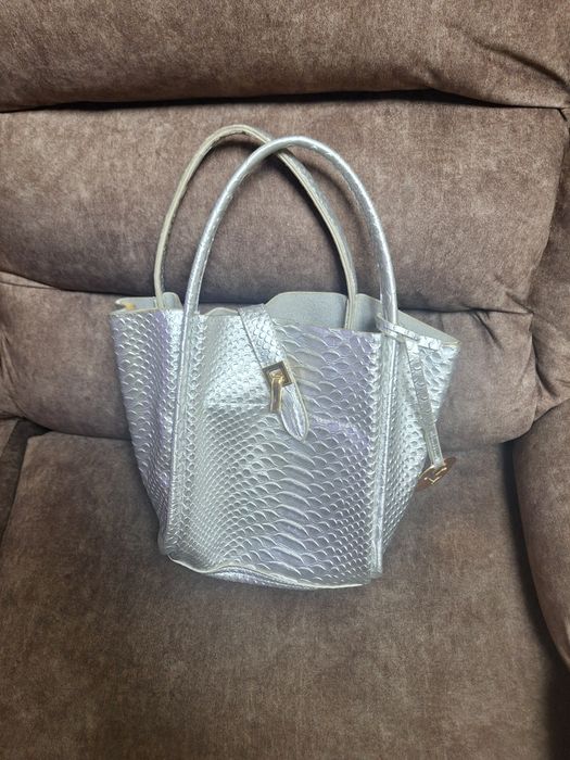 Продам кожаную сумку.