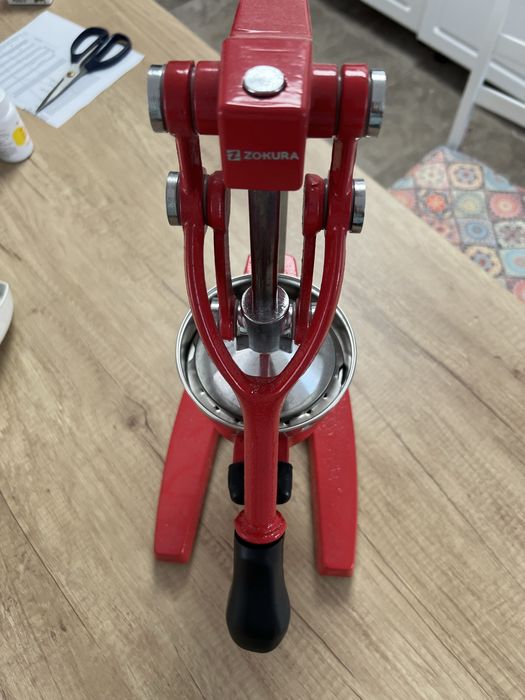 Aparat manual de stors citrice