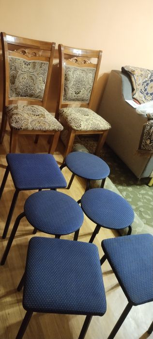 Табуретки 6 шт, и 2 стулья