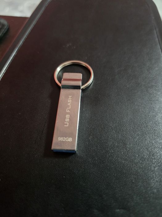 Продавам usb flash 982gb !