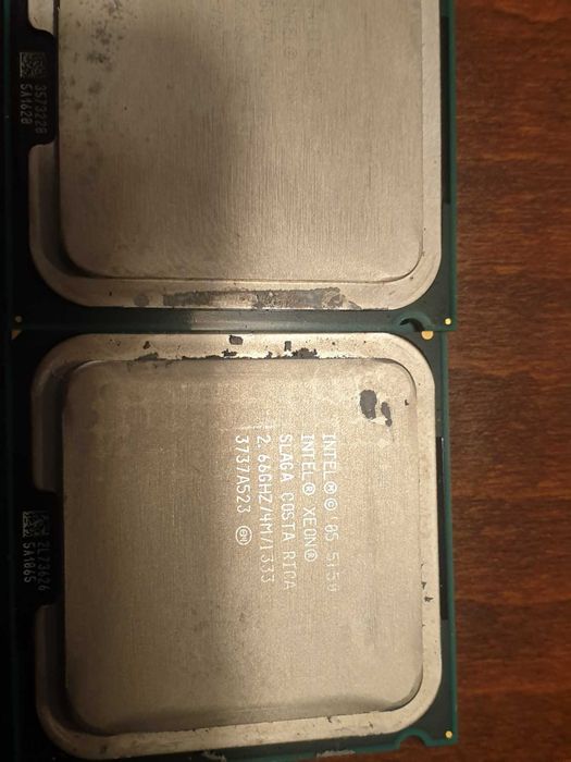 Два процесора Intel Xeon 5150