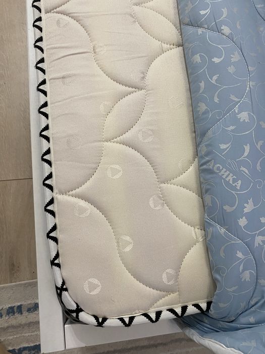 Двуспальная кровать