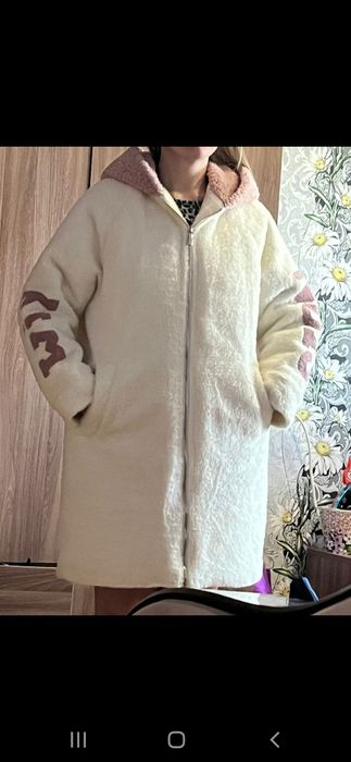 Продам     пальто   40  44р  10000