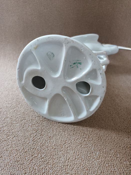 Голяма порцеланова фигура.