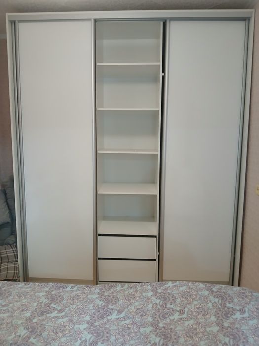 шкаф отличный обьемный