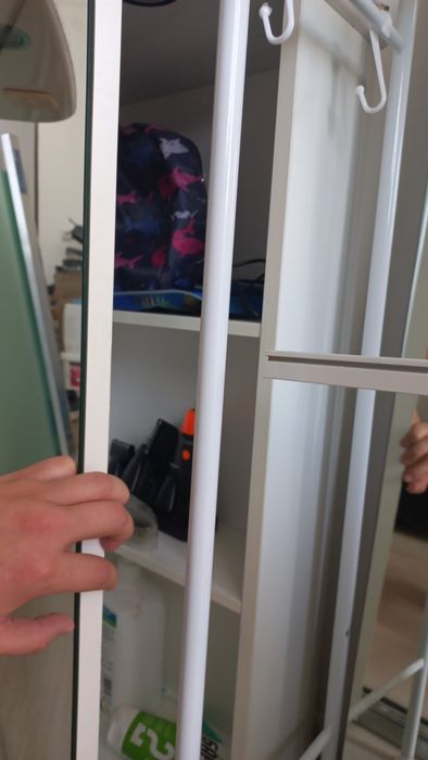 Навесной зеркальный шкаф