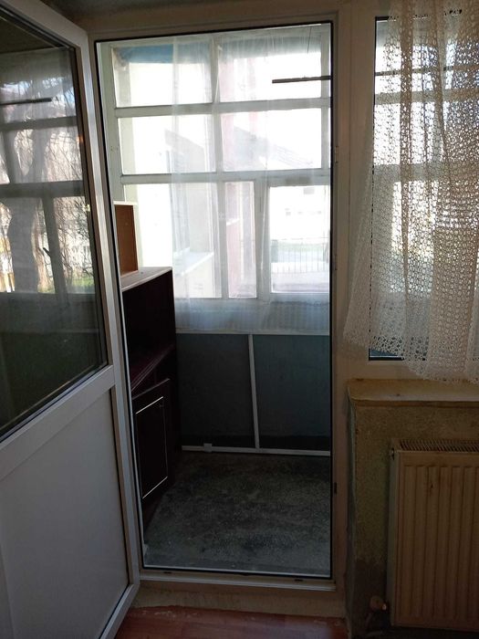 Apartament 2 camere, bucătărie, baie, hol acces, balcon, boxă subsol.