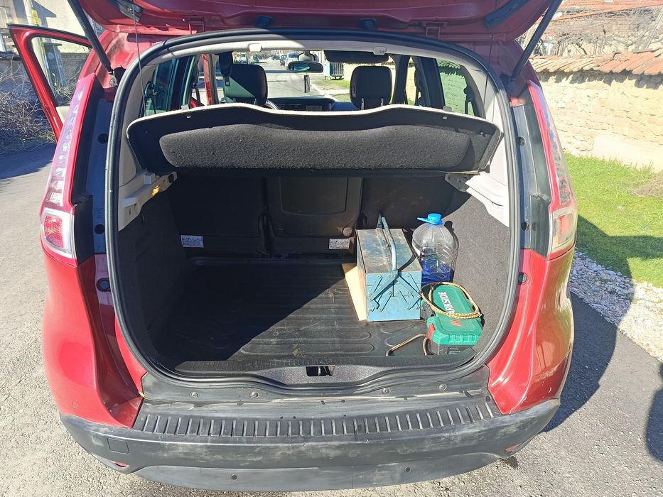 Продавам Рено Сценик 2010 г.Дизел автоматична скоростна кутия.