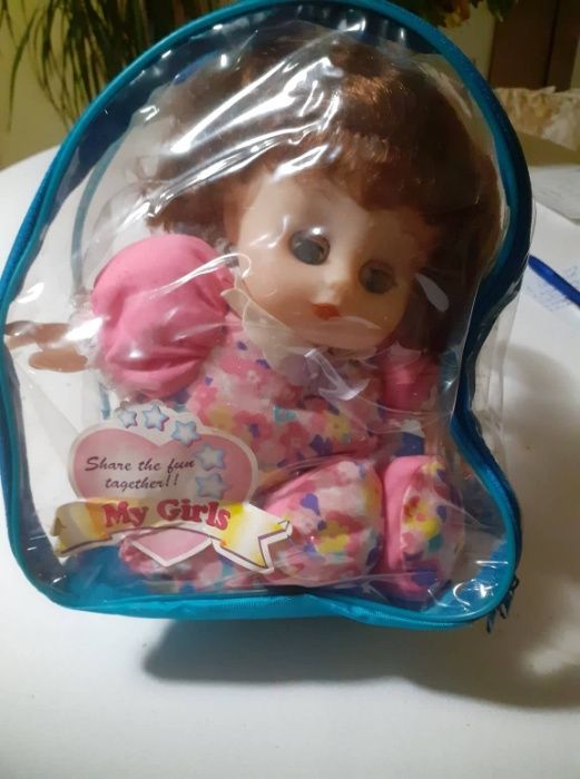 Играчки от затворил магазин-кукли, бебета, ранички