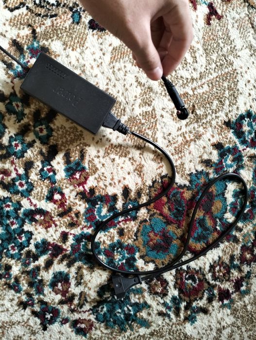 Универсальный зарядчикдля ноутбука