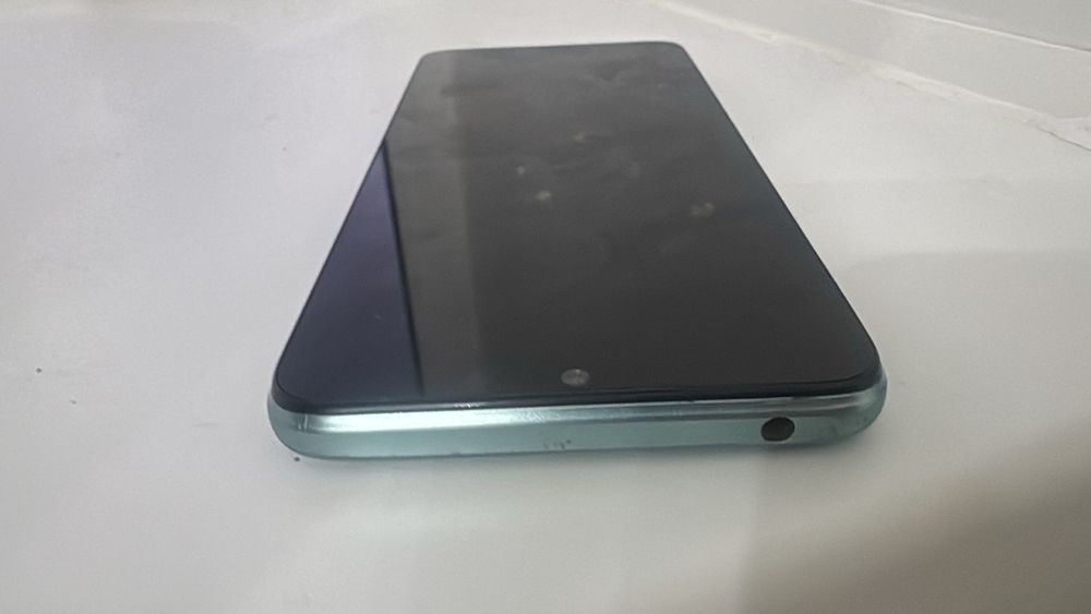 Продам телефон срочно