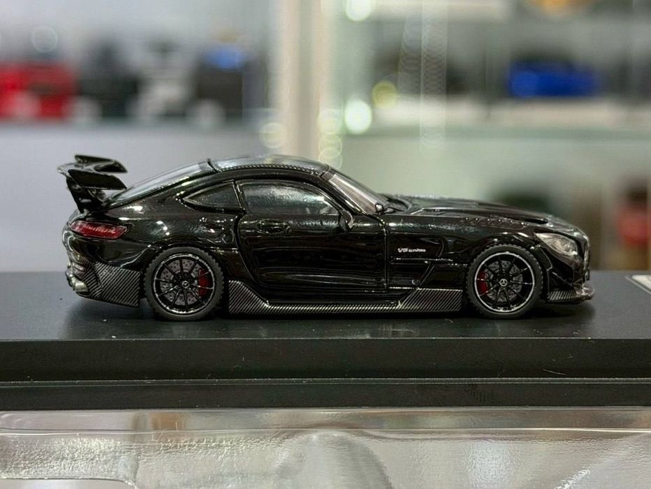 1;64 Mercedes-Benz AMG GT